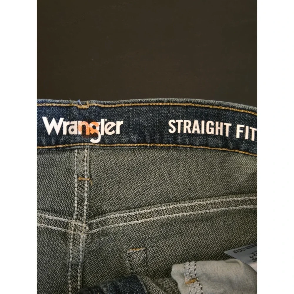 Wrangler Mens 32x32 Straight Fit Jeans Dark Indigo Blue  NWT